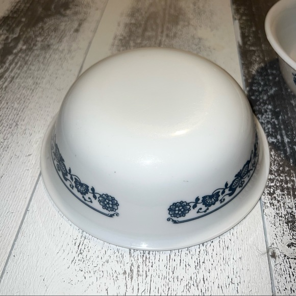 Corelle Corning ware lot of 2 bowls Old Town Blue pair - Picture 4 of 5